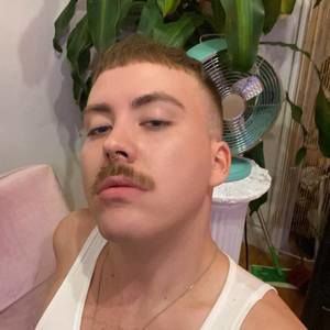 Meet your Posher, Dustin